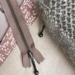 PetiteKnit zip 28 cm - hazelnut