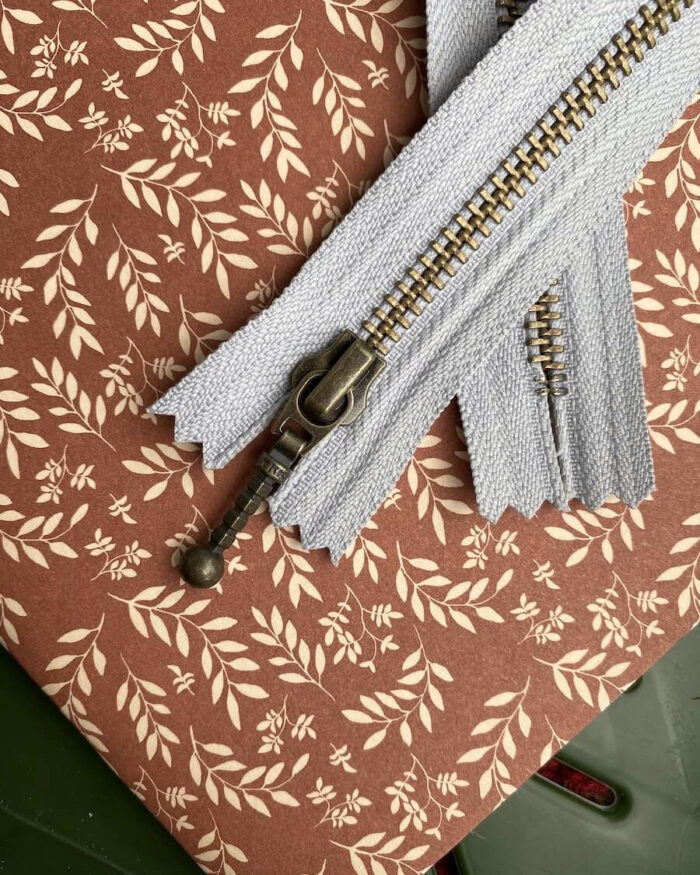 PetiteKnit zip 35 cm - dove grey - Obrázek 1