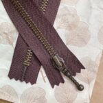 PetiteKnit zip 35 cm - chocolate brown