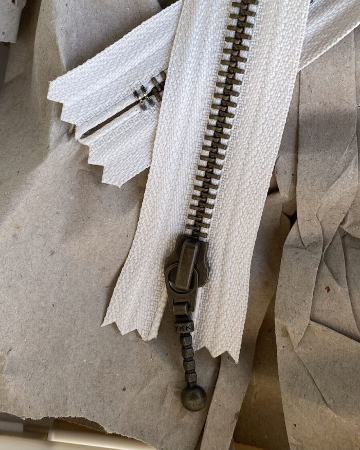 PetiteKnit zip 35 cm - almond - Obrázek 1
