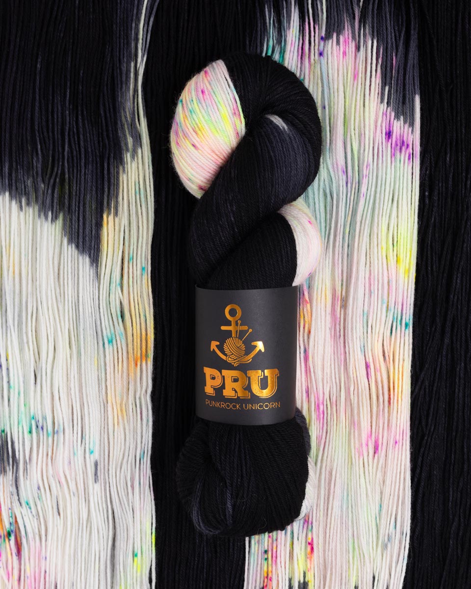 soul_black-rainbow_pru-yarns_handgefaerbte-wolle SOUL Black Rainbow - Obrázek 1