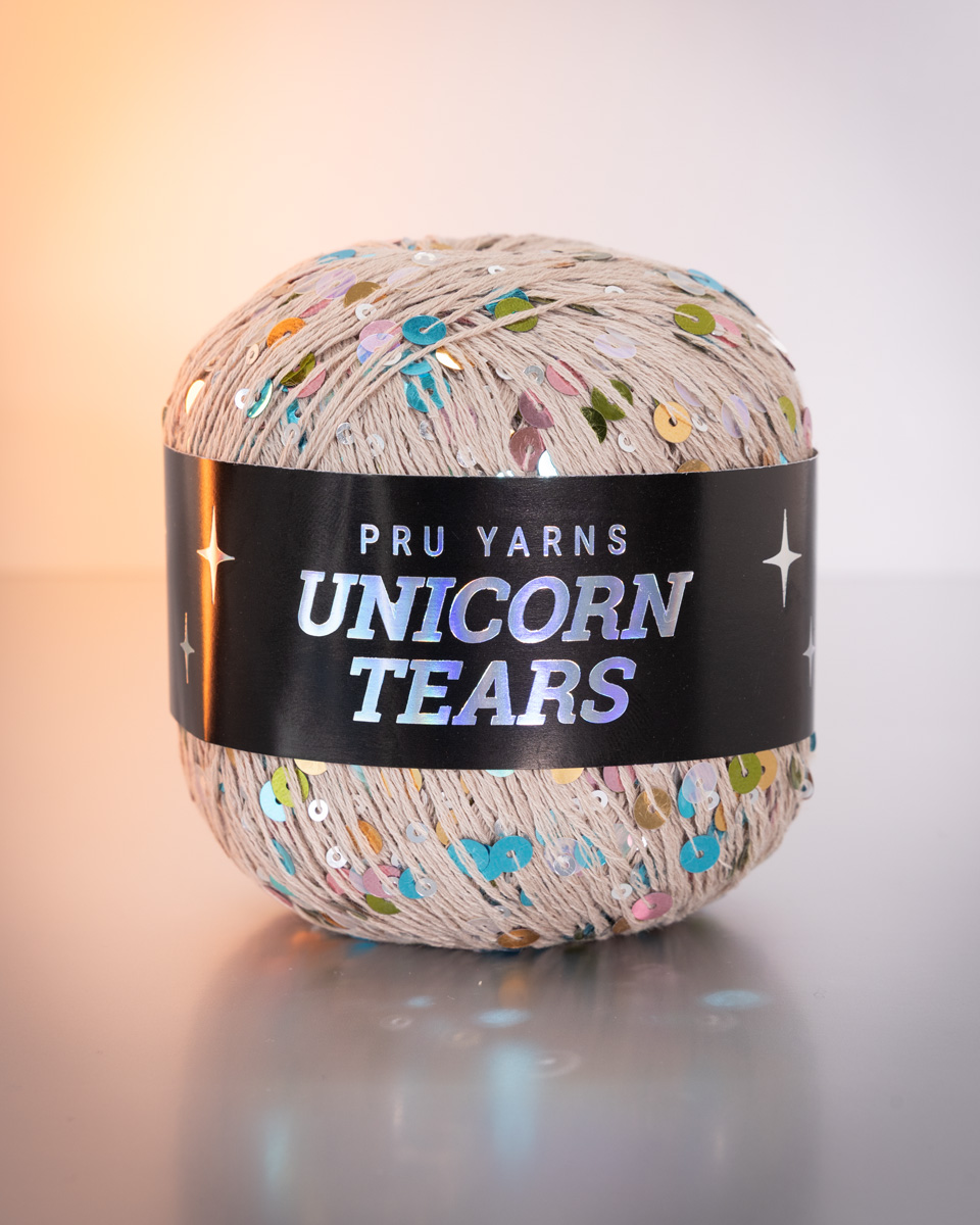 unicorn-tears_100g_beige_pru-yarns_handgefaerbte-garne Unicorn Tears beige - Obrázek 1